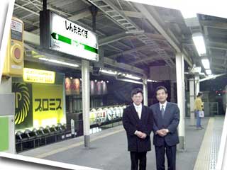 李玄雨さんと新宿区のＪＲ新大久保駅で